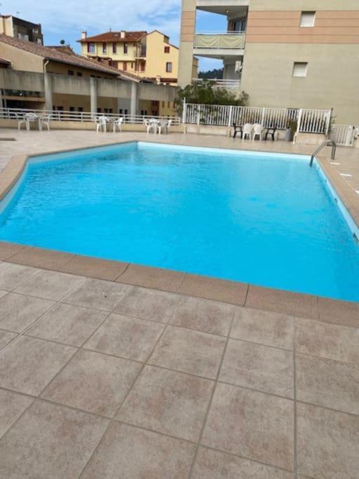 ואלאוריס F2 Climatise A Golfe -Juan En Front De Mer Et Piscine מראה חיצוני תמונה